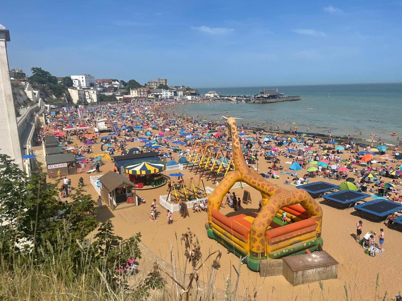 Viking Bay View 3 Bed Apartment Broadstairs Bagian luar foto