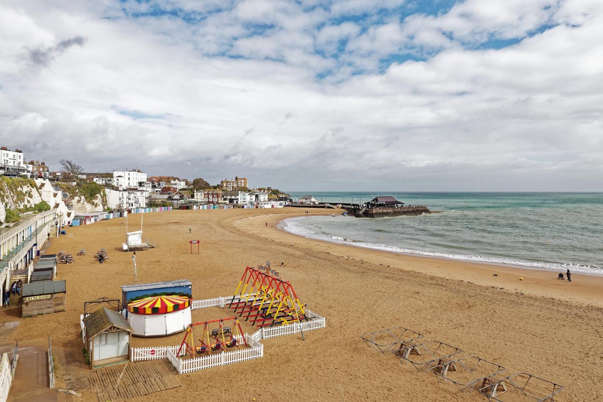 Viking Bay View 3 Bed Apartment Broadstairs Bagian luar foto