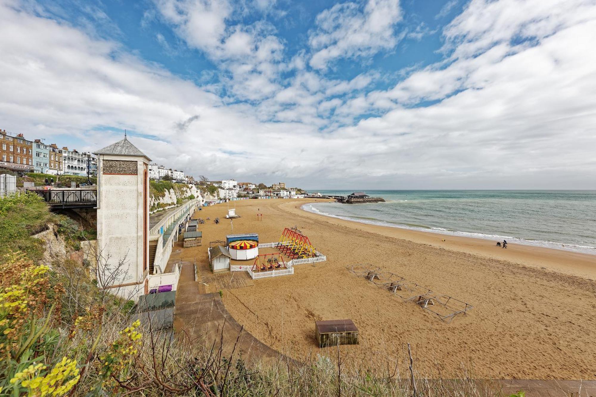 Viking Bay View 3 Bed Apartment Broadstairs Bagian luar foto